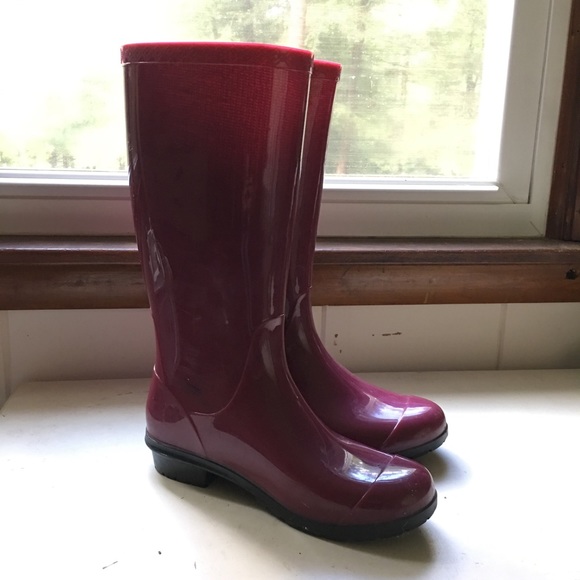UGG Shoes - NWOT Maroon UGG Wellies Rain Boots 🌧